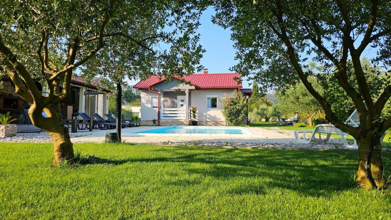 Holiday Home Natura With Private Pool โมสตาร์ ภายนอก รูปภาพ